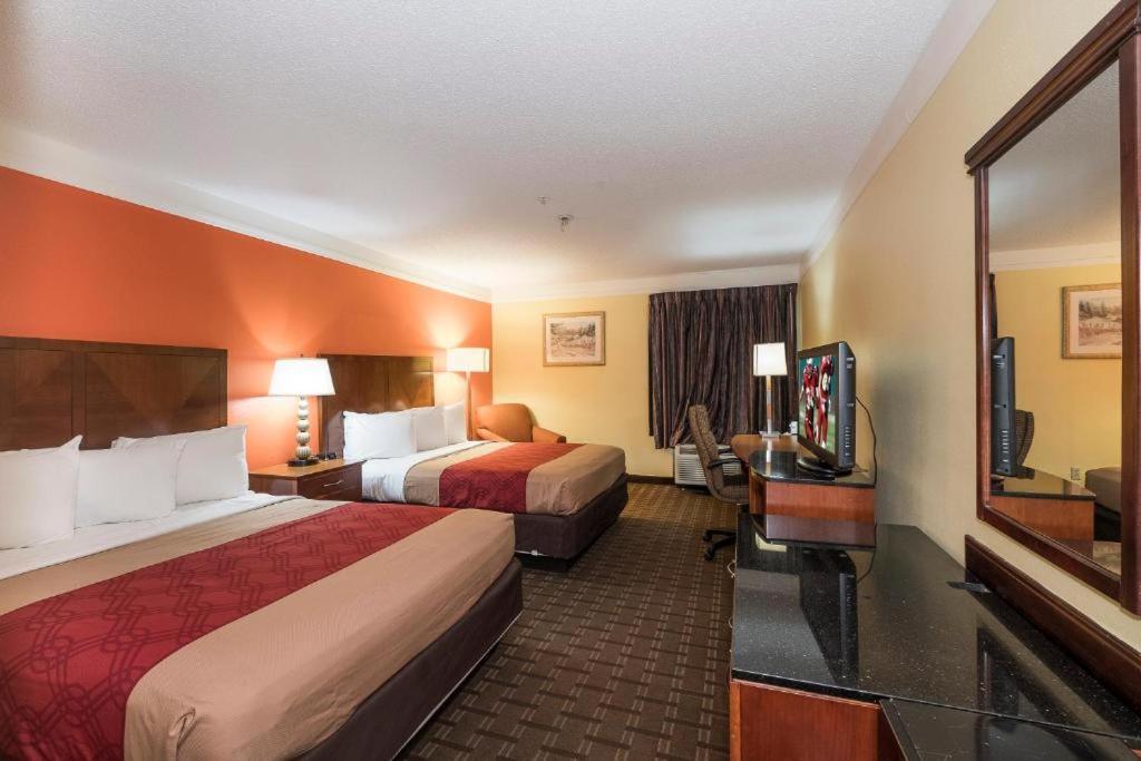 My Home & Suites Madison Ga Buitenkant foto