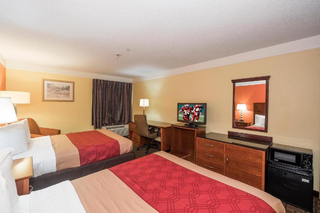 My Home & Suites Madison Ga Buitenkant foto