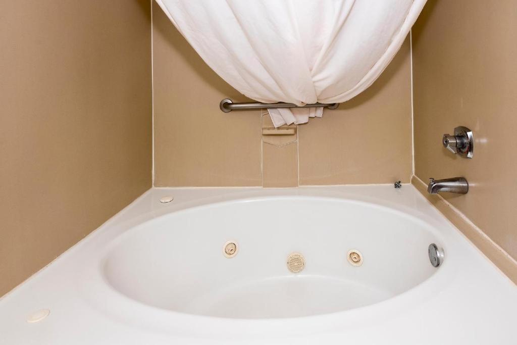 My Home & Suites Madison Ga Buitenkant foto
